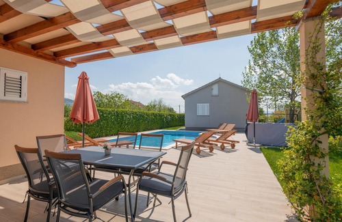 Donji Prolozac House | This beautiful single-storey holiday home is located in Proloac Donji near the town of Imotski.