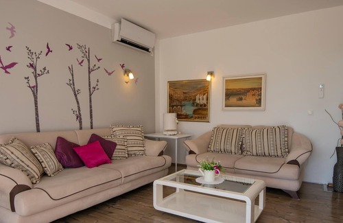 Lovrec House | This beautifully furnished and well-equipped vacation home is located in inland Dalmatia and offers