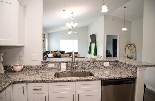 Sebring House | This BRAND NEW 3 bd, 2 bath home located near the Highlands Hammock State Park.