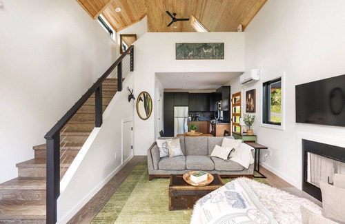 Young Harris Cabin | This cabin is a 1 bedroom(s), 1 bathrooms, located in Young Harris, GA.