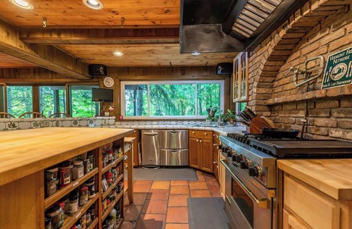 Stratton Mountain Ski Chalet | This chalet is a 5 bedroom(s), 3.5 bathrooms, located in Stratton Mountain, VT.