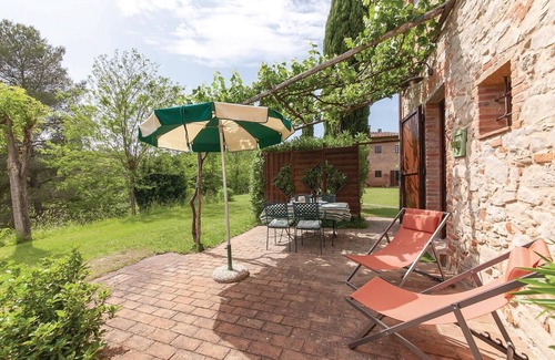 Toiano House | This characteristic barn has been completely renovated and divided into two apartments.