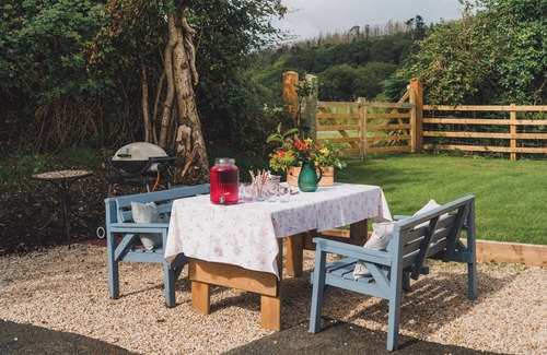 Coolbeg Cross Cottage | This charming 4 bedroomed newly renovated cottage is situated on a sheep farm.