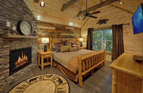 Gatlinburg - Pigeon Forge Resort | This charming retreat comfortably sleeps 12 people!