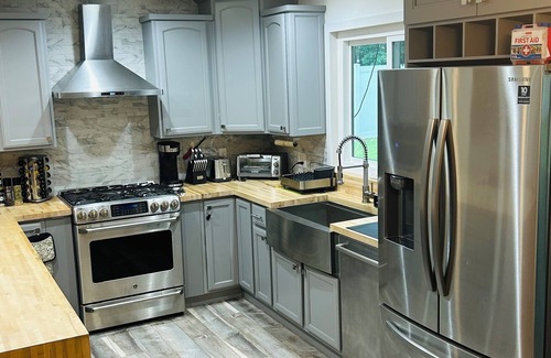 Royal Palm Beach House | This Charming 3-bedroom house in Royal Palm Beach offers comfort and style!