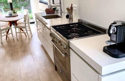Ouddorp House | This completely renovated, tastefully decorated bungalow (non-smoking) is located within walking distance (1.5 km) of the Ouddorp beach.