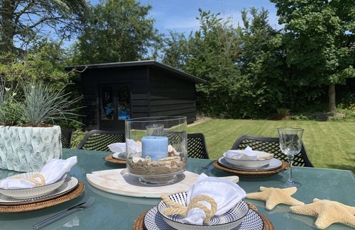 Ouddorp House | This completely renovated, tastefully decorated bungalow (non-smoking) is located within walking distance (1.5 km) of the Ouddorp beach.
