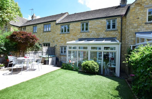 Blockley Cottage | This contemporary cottage enjoys a peaceful location in an elevated position.