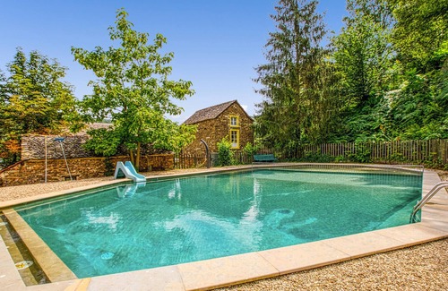 Mirandol-Bourgnounac House | This cosy stone house is situated in an idyllic location in a forest and close to the river Vaur.