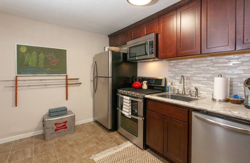 Central Point Cottage | This cottage is a 1 bedroom(s), 1 bathrooms, located in Gold Hill, OR.
