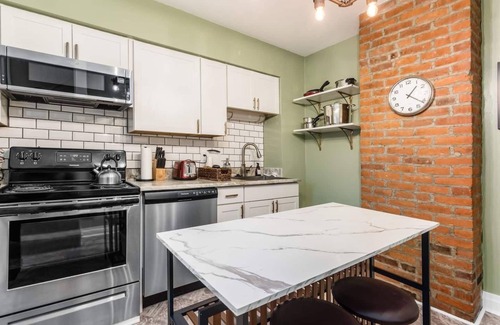 German Village Cottage | This cottage is a 1 bedroom(s), 1 bathrooms, located in Columbus, OH.