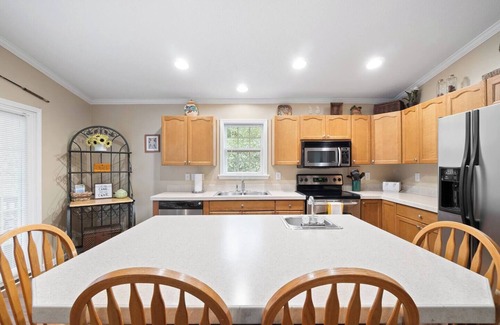 Newland Cottage | This cottage is a 2 bedroom(s), 2 bathrooms, located in Newland, NC.