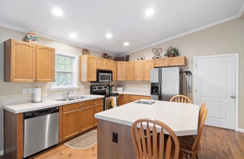 Newland Cottage | This cottage is a 2 bedroom(s), 2 bathrooms, located in Newland, NC.