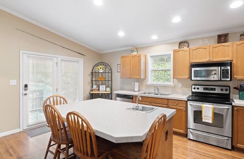 Newland Cottage | This cottage is a 2 bedroom(s), 2 bathrooms, located in Newland, NC.