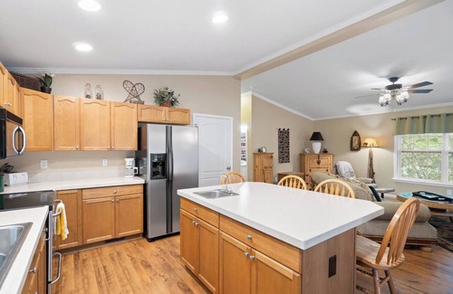 Newland Cottage | This cottage is a 2 bedroom(s), 2 bathrooms, located in Newland, NC.