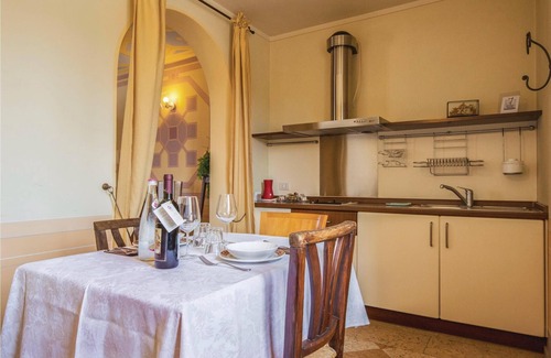 Castellaro Lagusello Apartment | This cozy apartment is located in a complex with a total of 12 apartments and in a characteristic an