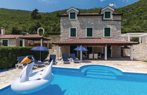 Ploce House | This Dalmatian stone house with pool, is located in the quiet hinterland of the Neretva Valley.