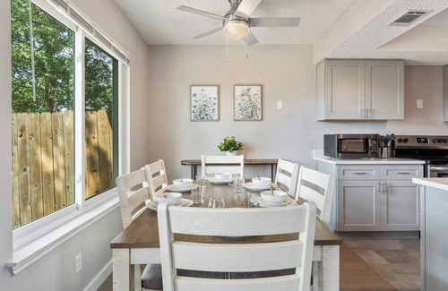 Springwoods Apartment | This duplex is a 2 bedroom(s), 2.5 bathrooms, located in Austin, TX.