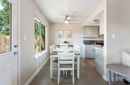 Springwoods Apartment | This duplex is a 2 bedroom(s), 2.5 bathrooms, located in Austin, TX.
