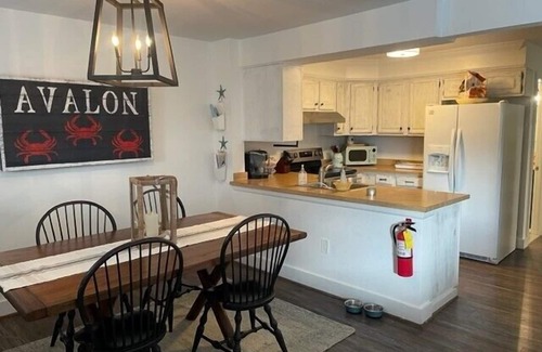 Avalon Condo | This first floor 2 bedroom/2 bathroom unit at The Landings, is tucked in on the quiet side of the building for more privacy.