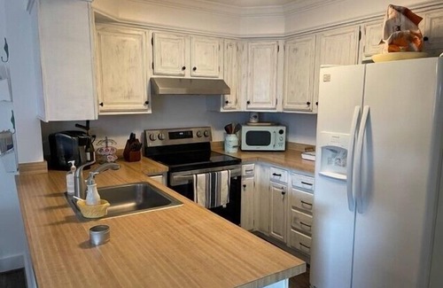 Avalon Condo | This first floor 2 bedroom/2 bathroom unit at The Landings, is tucked in on the quiet side of the building for more privacy.
