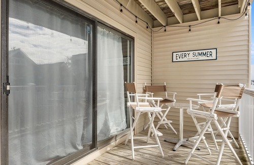 Avalon Condo | This first floor 2 bedroom/2 bathroom unit at The Landings, is tucked in on the quiet side of the building for more privacy.
