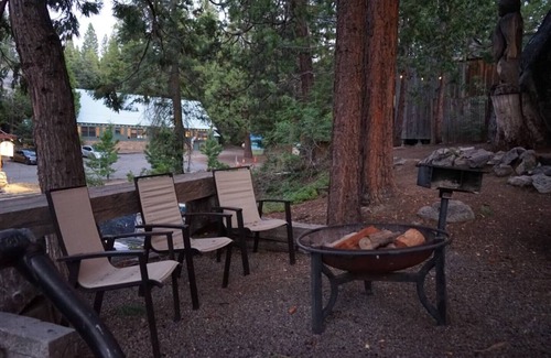 Dora Belle Apartment | This fourplex is a 0 bedroom(s), 1 bathrooms, located in Shaver Lake, CA.