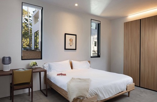 Del Monte Forest House | This guest house is a 2 bedroom(s), 1 bathrooms, located in Pebble Beach, CA.