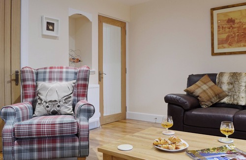 Ceres Cottage | This holiday property makes for a great romantic getaway.