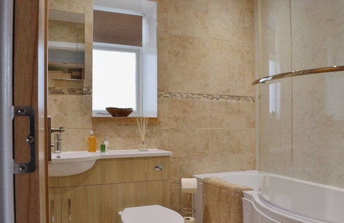 Ceres Cottage | This holiday property makes for a great romantic getaway.