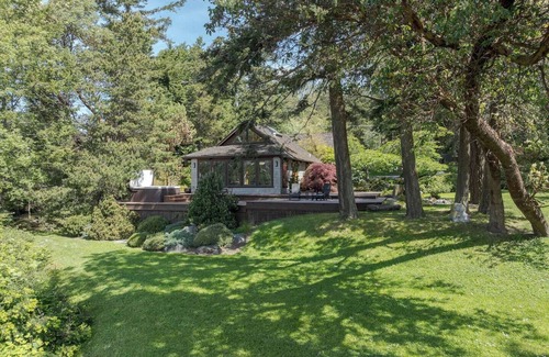 Eastsound House | This house is a 1 bedroom(s), 1 bathrooms, located in Eastsound, WA.