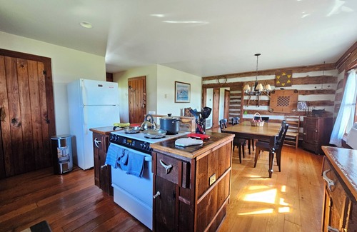 Winchester House | This house is a 2 bedroom(s), 2 bathrooms, located in Winchester, VA.