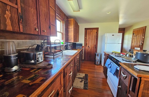 Winchester House | This house is a 2 bedroom(s), 2 bathrooms, located in Winchester, VA.