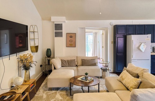 Gold Hill House | This house is a 2 bedroom(s), 1 bathrooms, located in Gold Hill, OR.