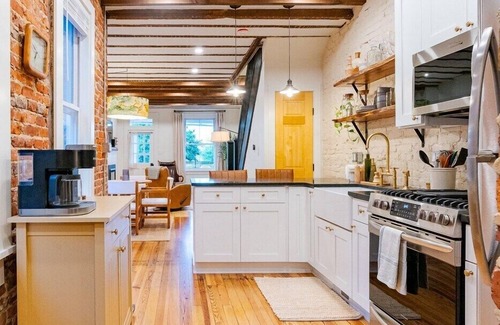 Lancaster House | This house is a 2 bedroom(s), 1.5 bathrooms, located in Lancaster, PA.