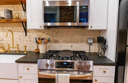 Lancaster House | This house is a 2 bedroom(s), 1.5 bathrooms, located in Lancaster, PA.