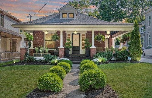 Lexington House | This house is a 2 bedroom(s), 2 bathrooms, located in Lexington, KY.