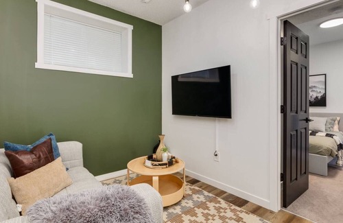 Northwest Calgary House | This house is a 2 bedroom(s), 2 bathrooms, located in Calgary, AB.