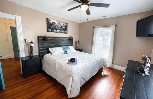 Winchester House | This house is a 3 bedroom(s), 2 bathrooms, located in Winchester, KY.