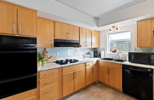 Lexington House | This house is a 3 bedroom(s), 2 bathrooms, located in Lexington, KY.