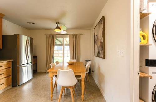Central Point House | This house is a 3 bedroom(s), 2 bathrooms, located in Central Point, OR.