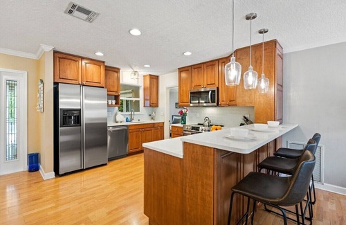 South Corals House | This house is a 3 bedroom(s), 2 bathrooms, located in Oakland Park, FL.