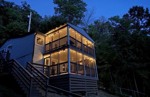 Ingles House | This house is a 4 bedroom(s), 2 bathrooms, located in Radford , VA.