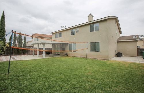 Eastvale House | This house is a 5 bedroom(s), 3 bathrooms, located in Eastvale , CA.
