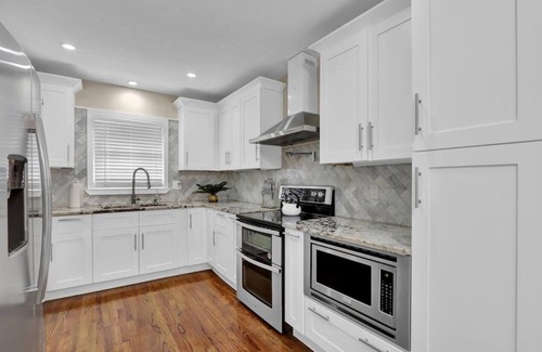 Buckhead House | This house is a 5 bedroom(s), 5.5 bathrooms, located in Atlanta, GA.