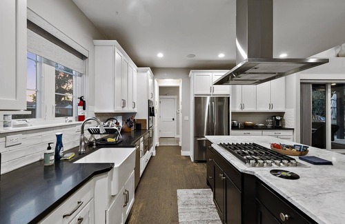 Skyland House | This house is a 6 bedroom(s), 4.5 bathrooms, located in Denver, CO.