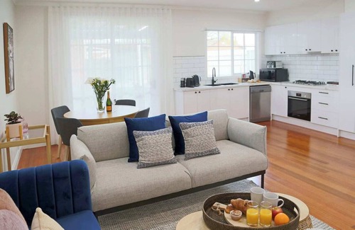 Ballarat House | This house is a 3 bedroom(s), 1 bathrooms, located in Ballarat Central, VIC.
