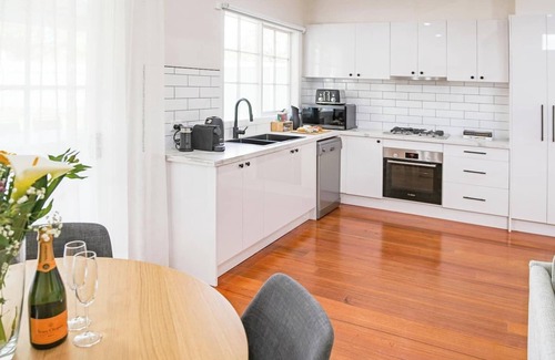 Ballarat House | This house is a 3 bedroom(s), 1 bathrooms, located in Ballarat Central, VIC.