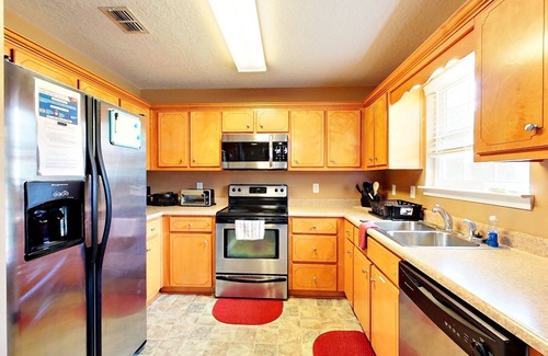 Waycross House | This is a 3 bedroom and 2 bath house located in a quiet neighborhood with love.