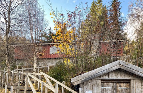 Vang House | This is a beautiful cottage with large windows and beautiful location on top of Grindaheim.